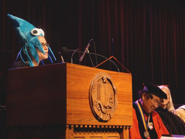lumni speaker and cephalopod enthusiast Danna Staaf ('05 biology) dons the squid hat during her address; Photo: Sonia Fernandez