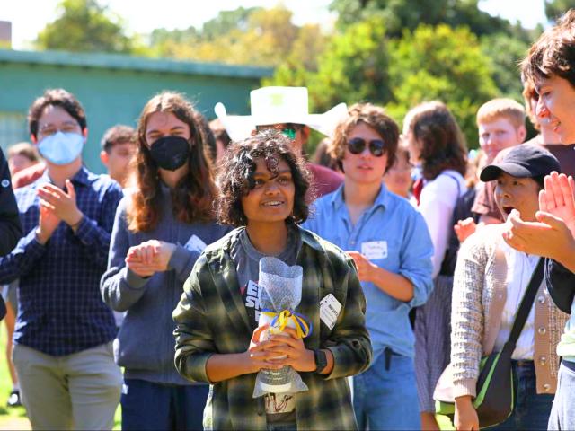 Nikhita Pal ‘28 (CCS Chemistry & Biochemistry) wins the rock-paper-scissors competition