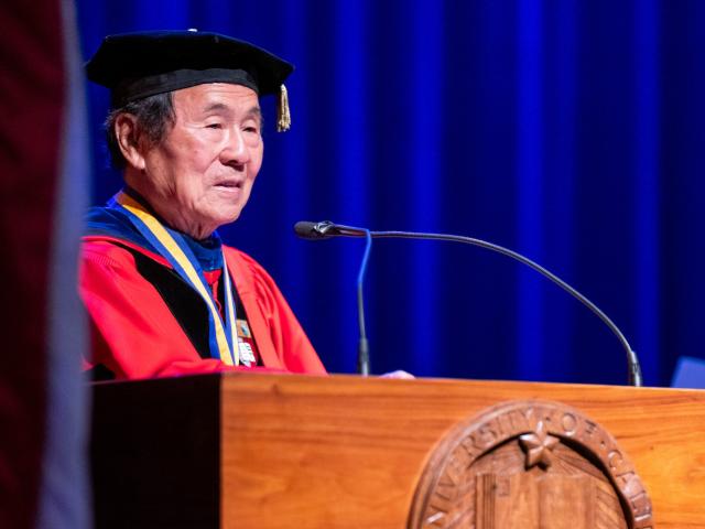 Chancellor Yang at 2025 CCS Commencement ceremony